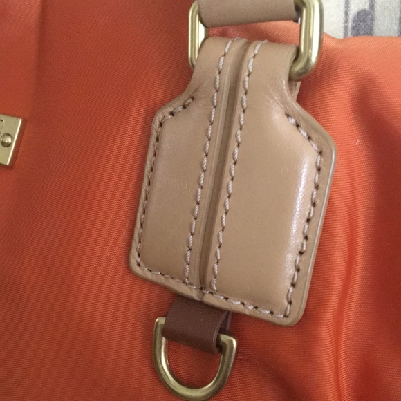 TOTE GM LARGE TUMI - Picture 3 of 8